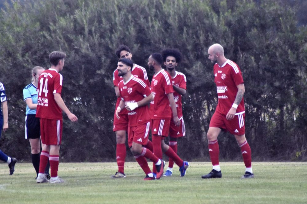 Helgens fotbollsschema innehåller 15 matcher