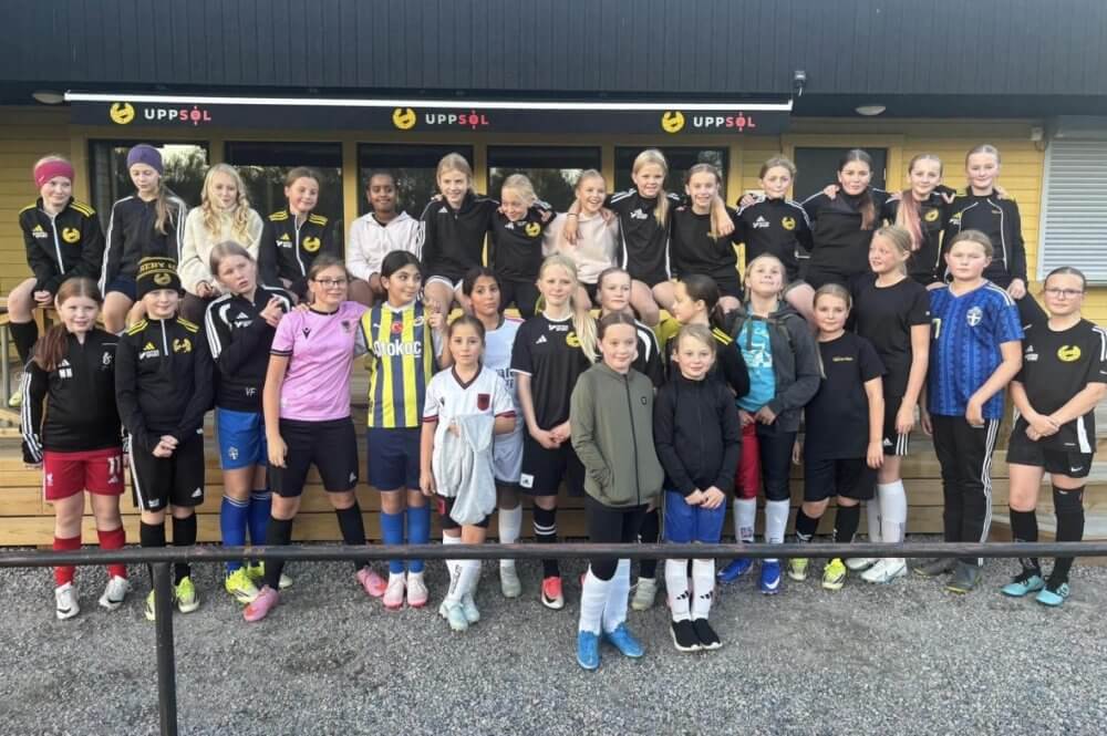 Ungdomskollen: Heby AIF F15/16 - ”Vi är ett stort och härligt gäng” Ungdomskollen: Heby AIF F15/16 - ”Vi är ett stort och härligt gäng”